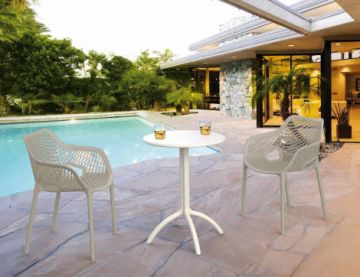 2 Taupe Air XL Chairs and White Octopus Table Set in the Garden by the Pool 